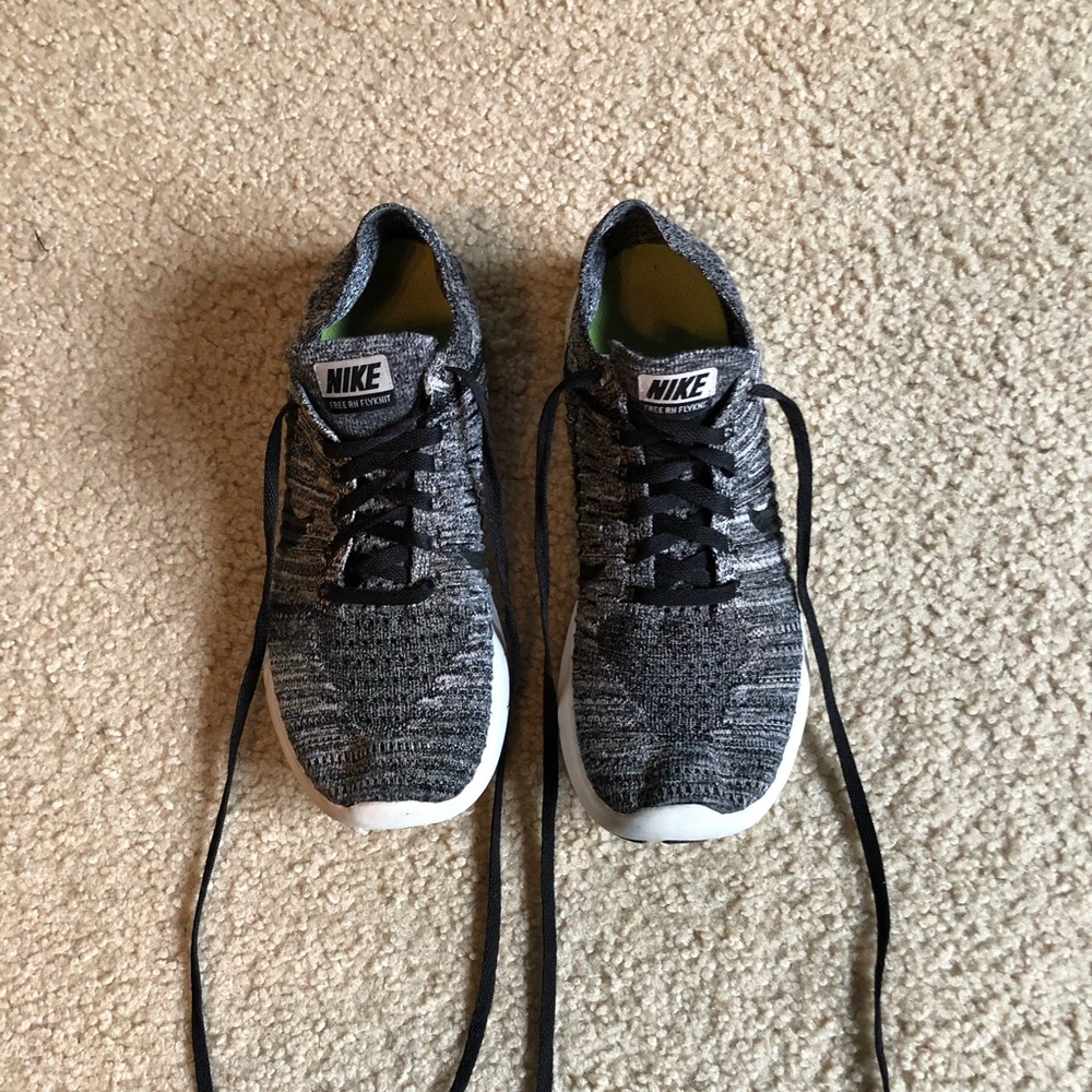 Women’s Nike Free Run Flynit Shoes, Size 8